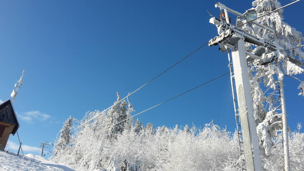 Lyžování Kladky – Zimní atmosféra na svahu